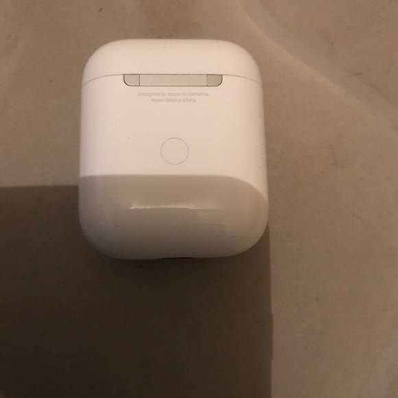 AirPods - Picture 5 of 5